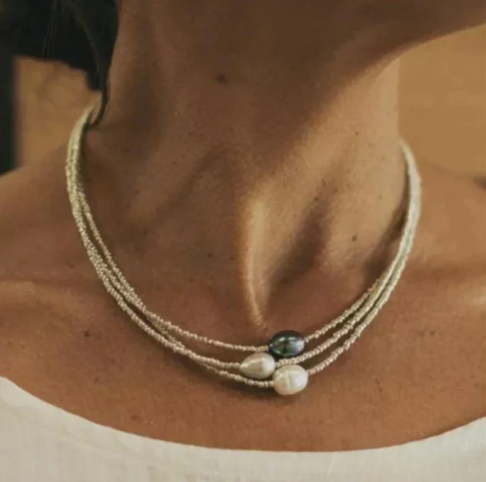 Collana di perle in stile antico